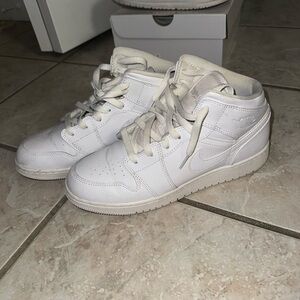 Nike air jordan white mid rise